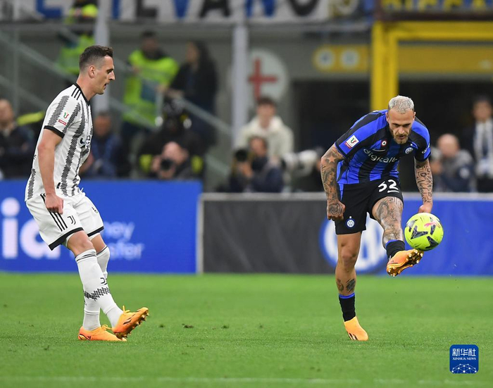 [NBA-湖人] 23胜12负，一打强队就崩？湖人再次惨败马刺