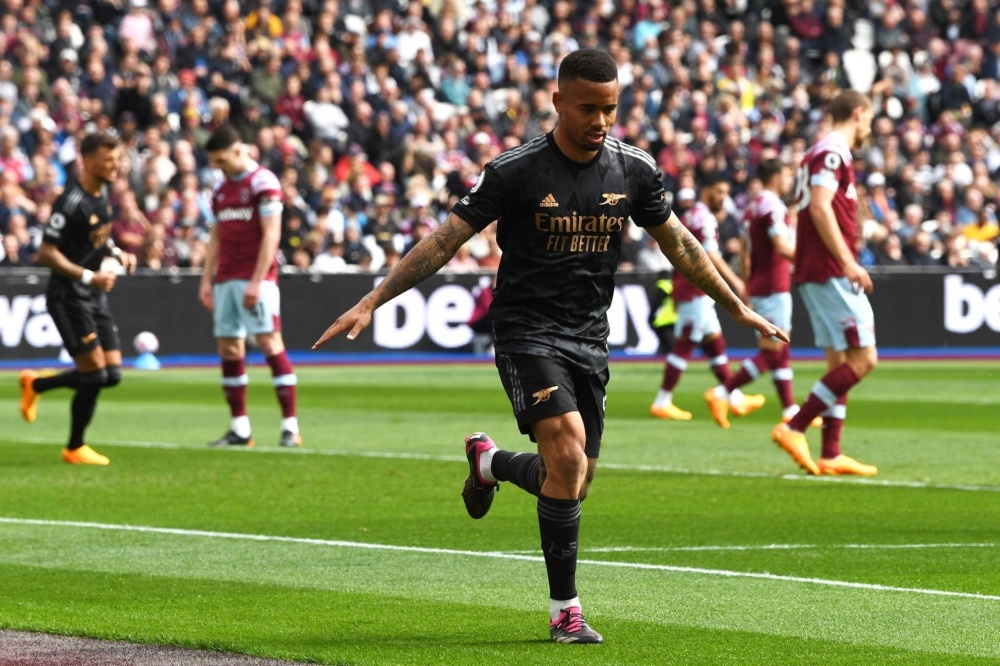 湖人险胜鹈鹕，41岁的詹姆斯30分8篮板8助攻，打服雷迪克