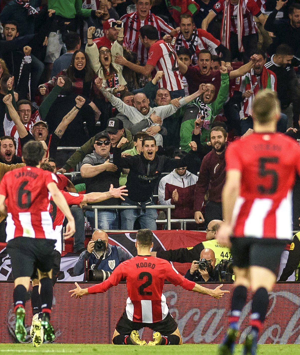 隆重介绍由The Outer Zone研发，11位工作室发行的魂类卡牌构筑游戏——《死亡呼啸》