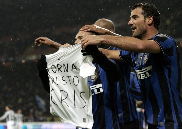 热刺125周年纪念：唯一赢得足总杯的业余队身披纯白球衣致敬历史